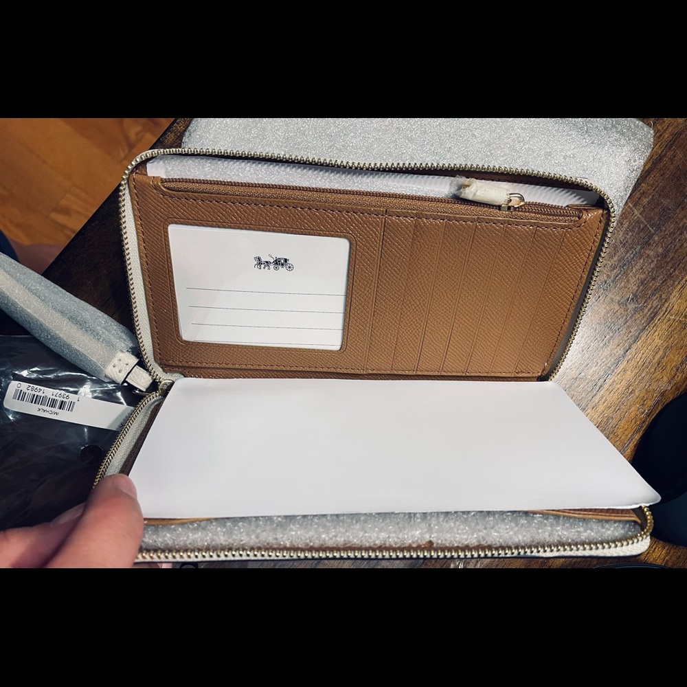 Coach (Brand New- perfect condition) full wallet with wristlet - Picture 5 of 6